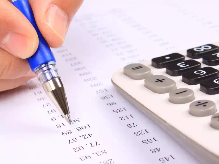 rozliczanie VAT-u przy pomocy kartki i kalkulatora